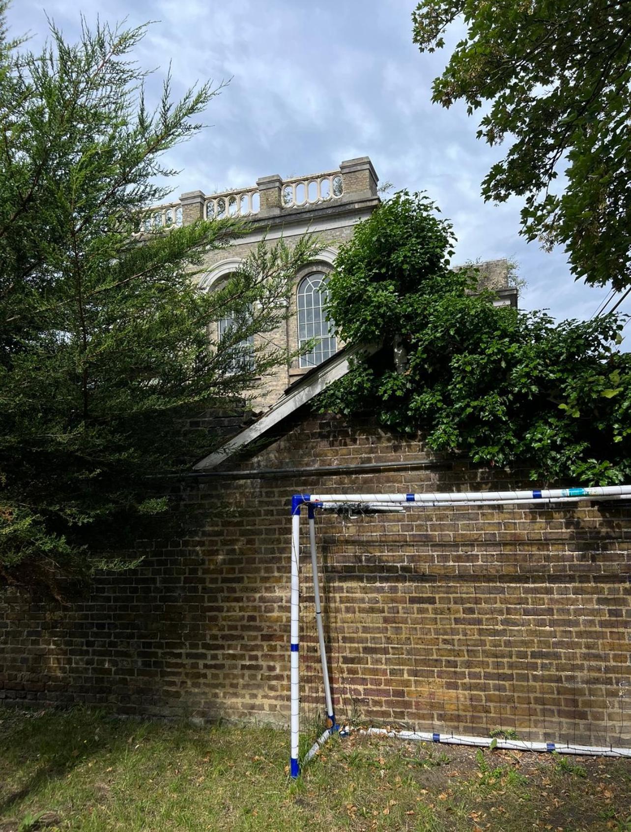 Hampton Court Cottage Exterior photo