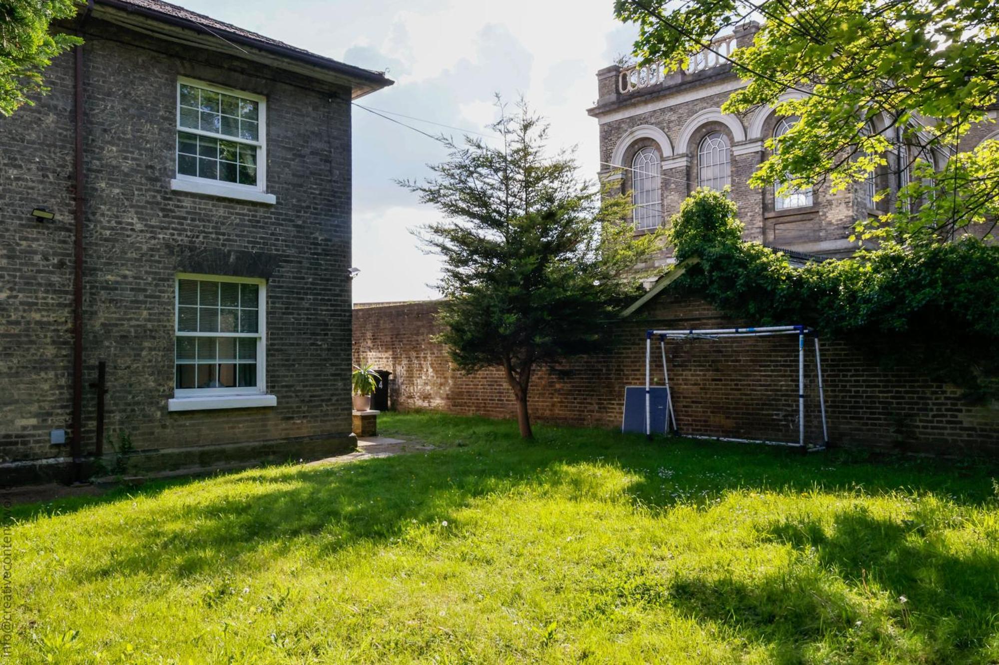 Hampton Court Cottage Exterior photo