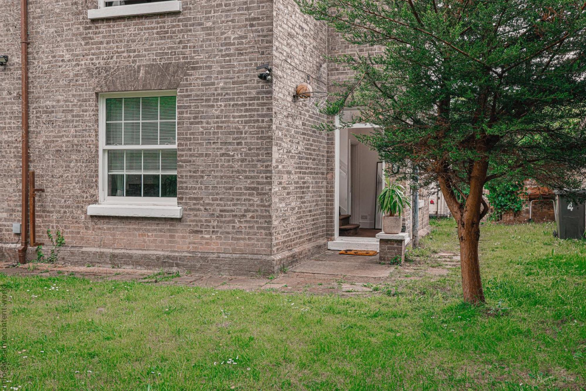 Hampton Court Cottage Exterior photo